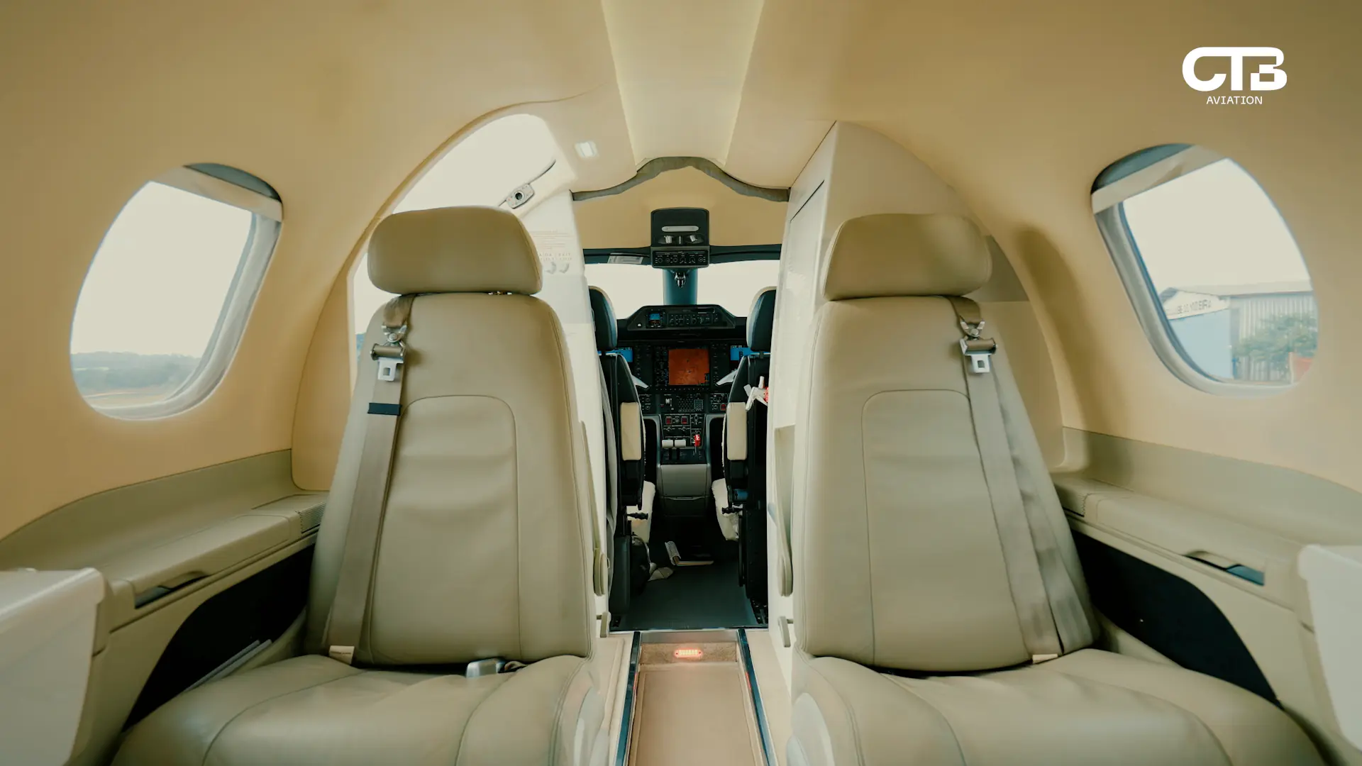 Interior executivo do Phenom 100
