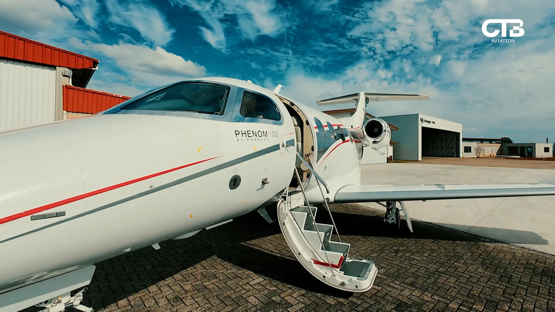 Detalhe da fuselagem do Phenom 100
